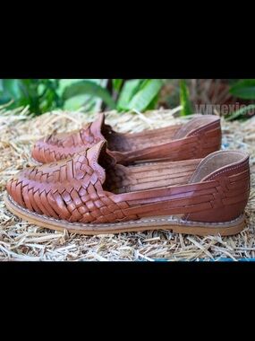 MEXICAN Woven huaraches in Cognac Brown